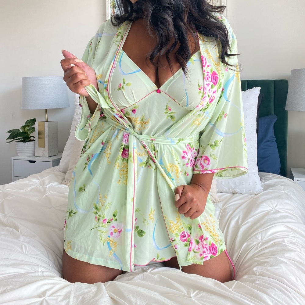 Oscar de la Renta Robe Set